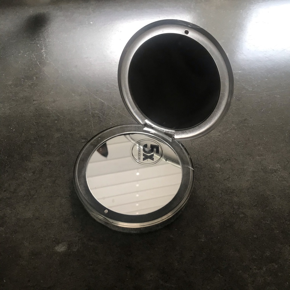 Compact Mirror - Picture 2 of 8